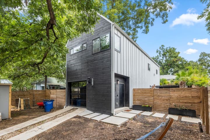 Walkable! Huge Modern House – 9 real beds