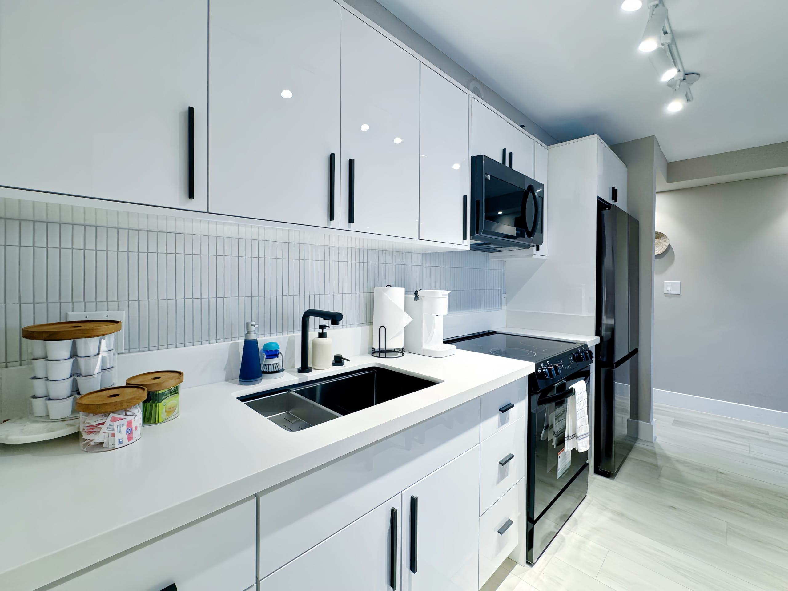 19F-Upscale Modern 1BR-Mountain View- Free Parking - Image 23