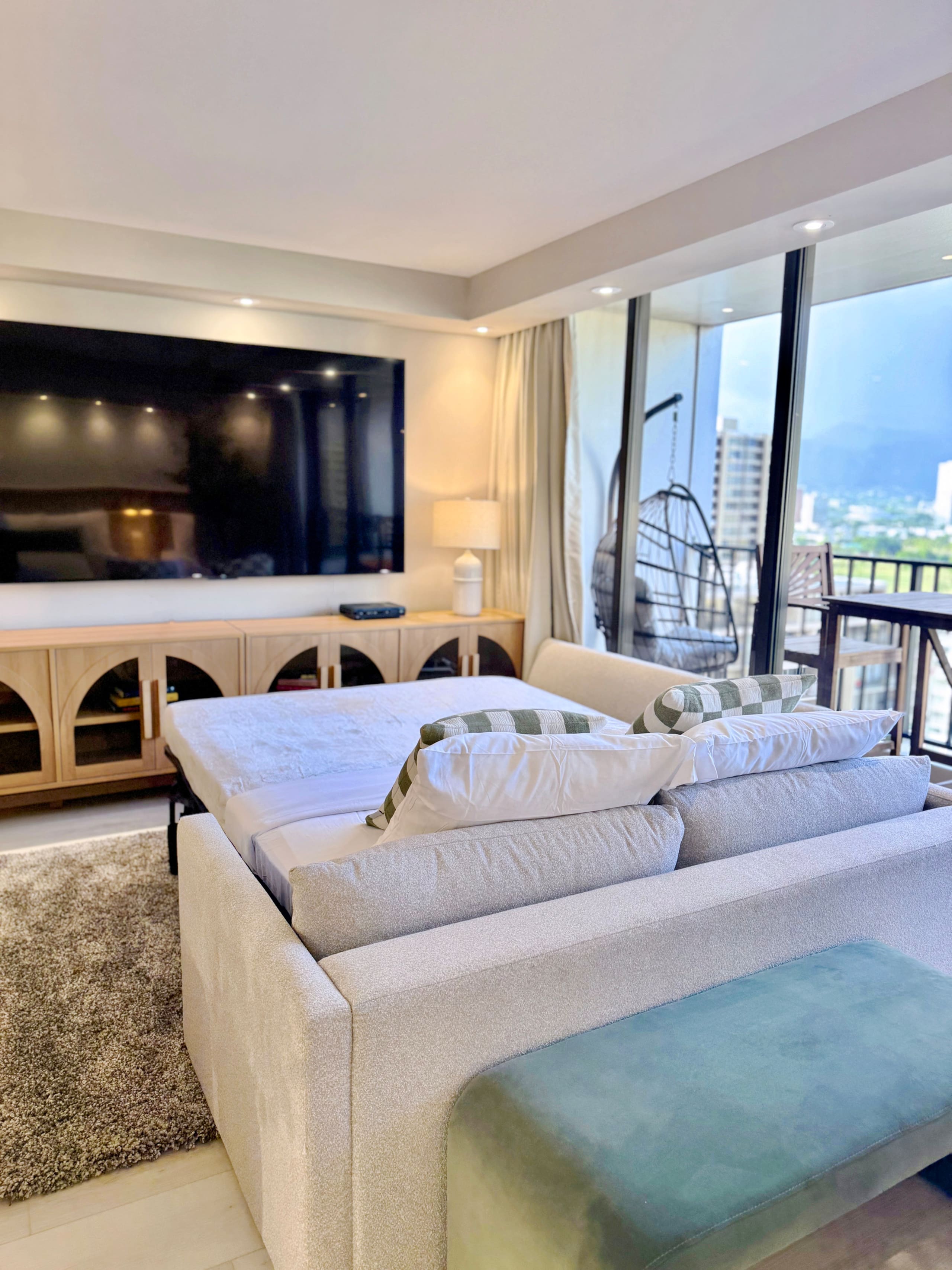 19F-Upscale Modern 1BR-Mountain View- Free Parking - Image 14