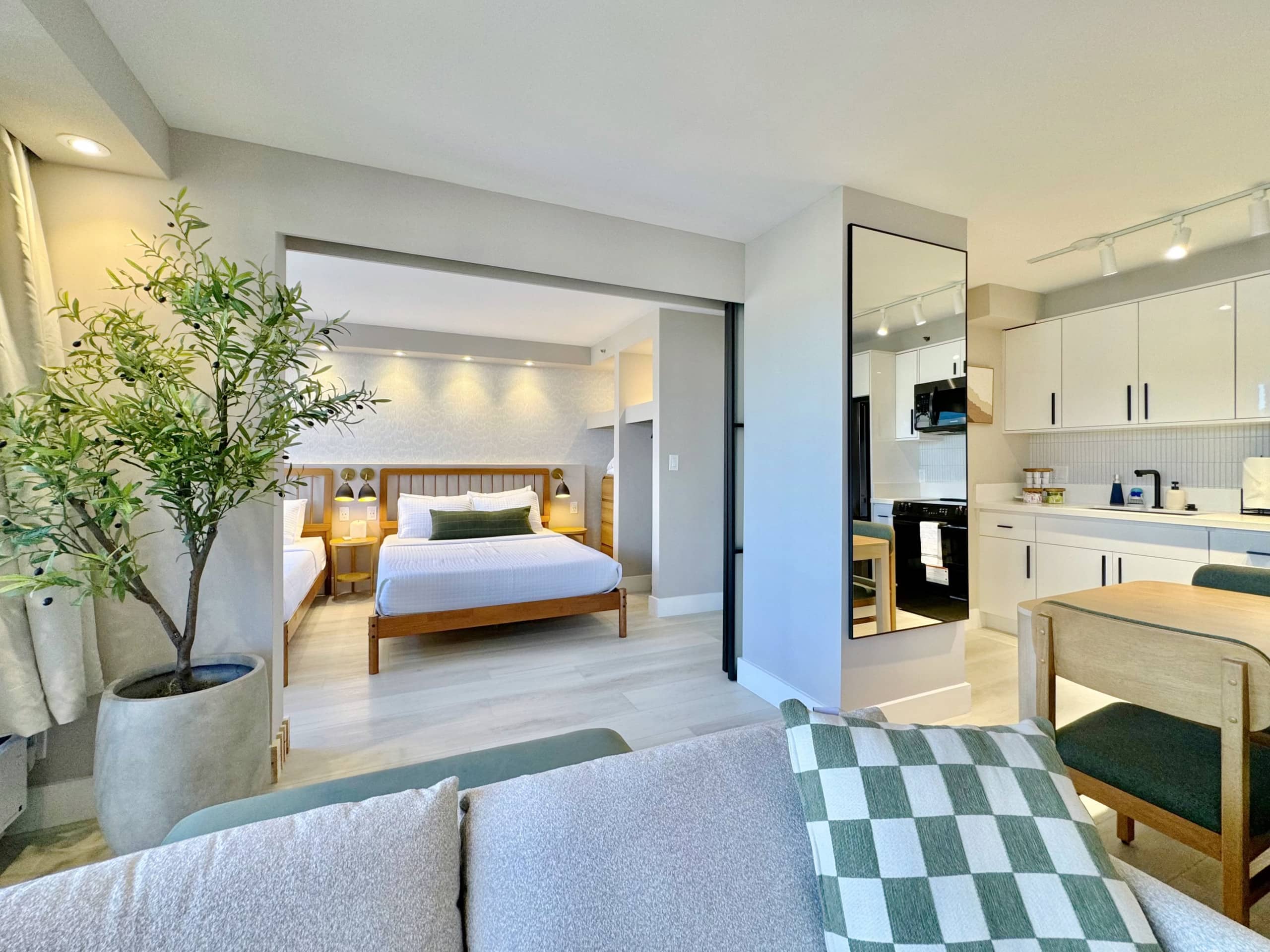 19F-Upscale Modern 1BR-Mountain View- Free Parking - Image 13
