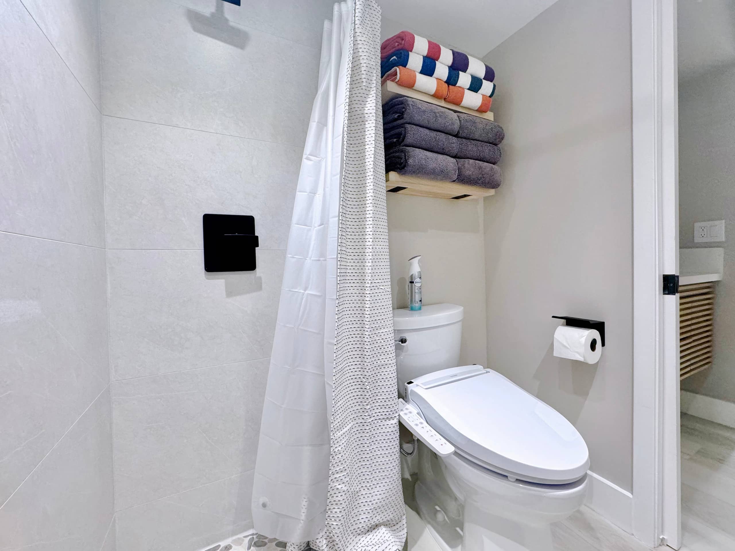 19F-Upscale Modern 1BR-Mountain View- Free Parking - Image 49