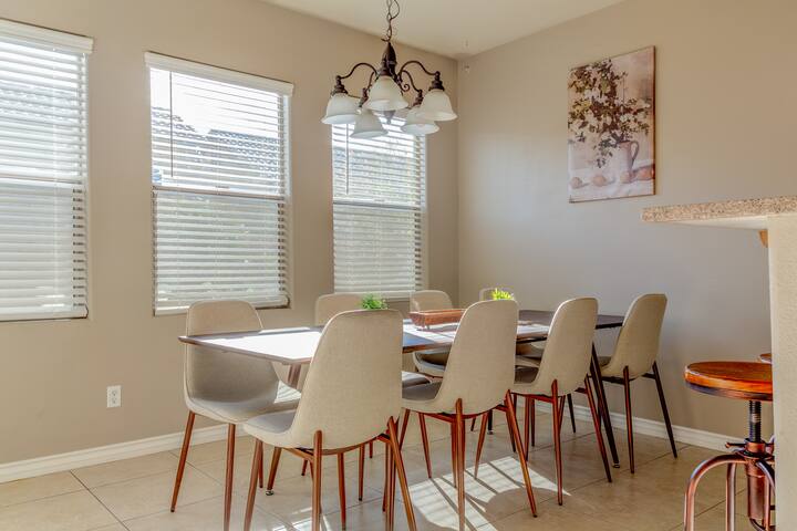 Lux Cozy Oasis 5bd/4.5ba + Pool/Jacuzzi + Game Rm gallery image 5