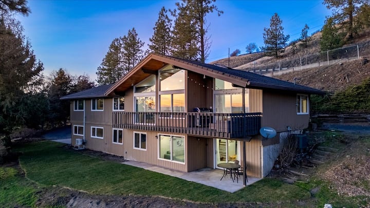 River House with Panoramic Views of Spokane Valley