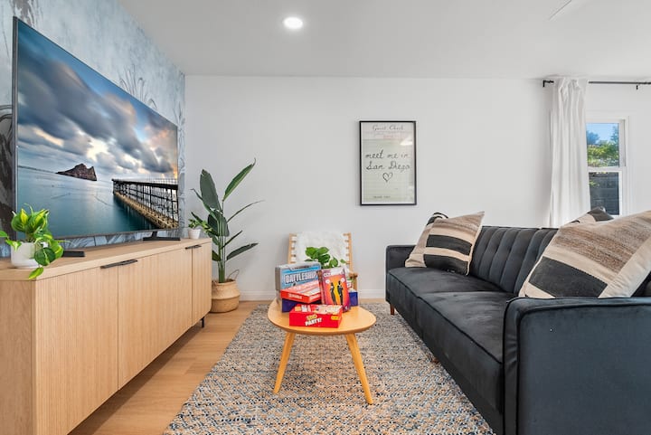 Starý gauč (nahradený novým s rozťahovacím matracom Queen)