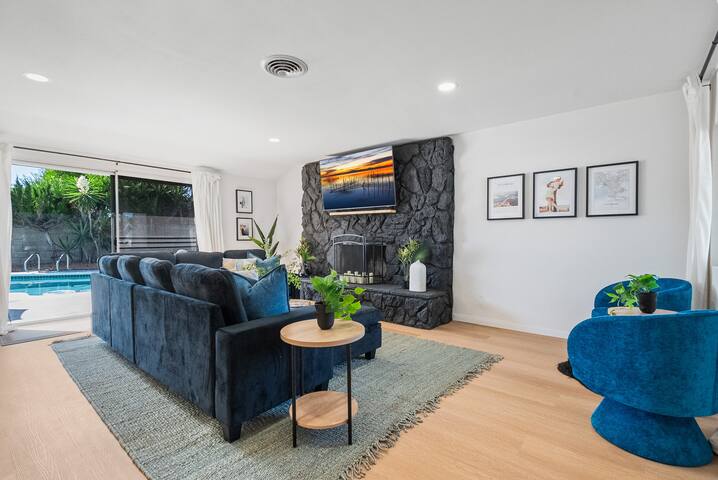 Heated Pool, Hot Tub, Games, 10 min to Beach gallery image 2