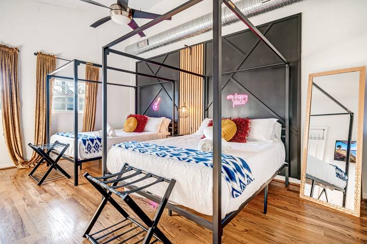 Boots and Honky tonk house w/ hot tub gallery image 5