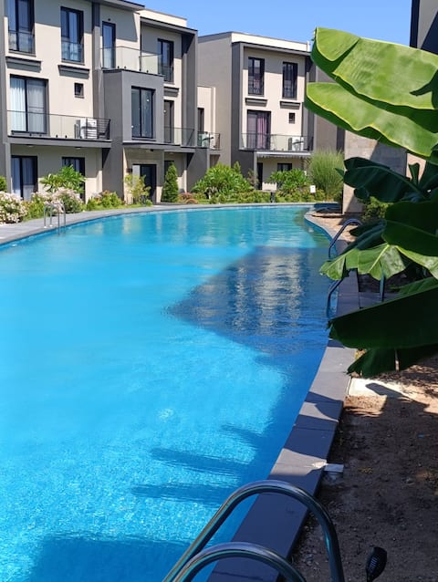 2+1 with pool next to Merit Park Hotel