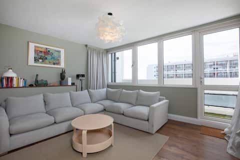 Popular Airbnb listing: Bright & Cosy Flat Near Brixton & Central London in Lambeth