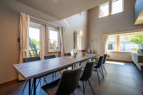 THE CHATEAU [A modern space with darts and ping-pong tables to enjoy the sea and skiing in Yushi]