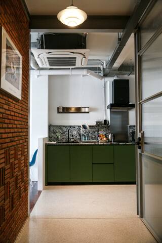 APOJ: Modern 2-Bedroom + Living room Apartment gallery image 5