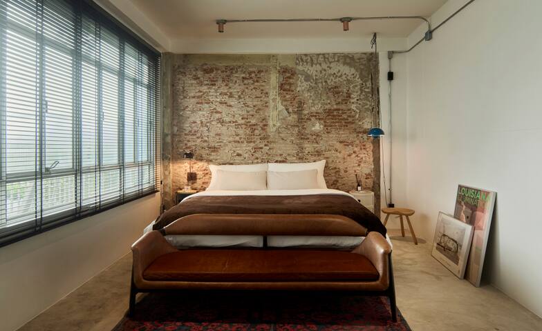 APOJ: Modern 2-Bedroom + Living room Apartment gallery image 4