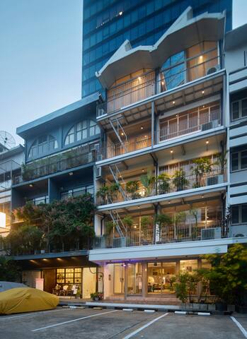 APOJ: Modern 2-Bedroom + Living room Apartment gallery image 2