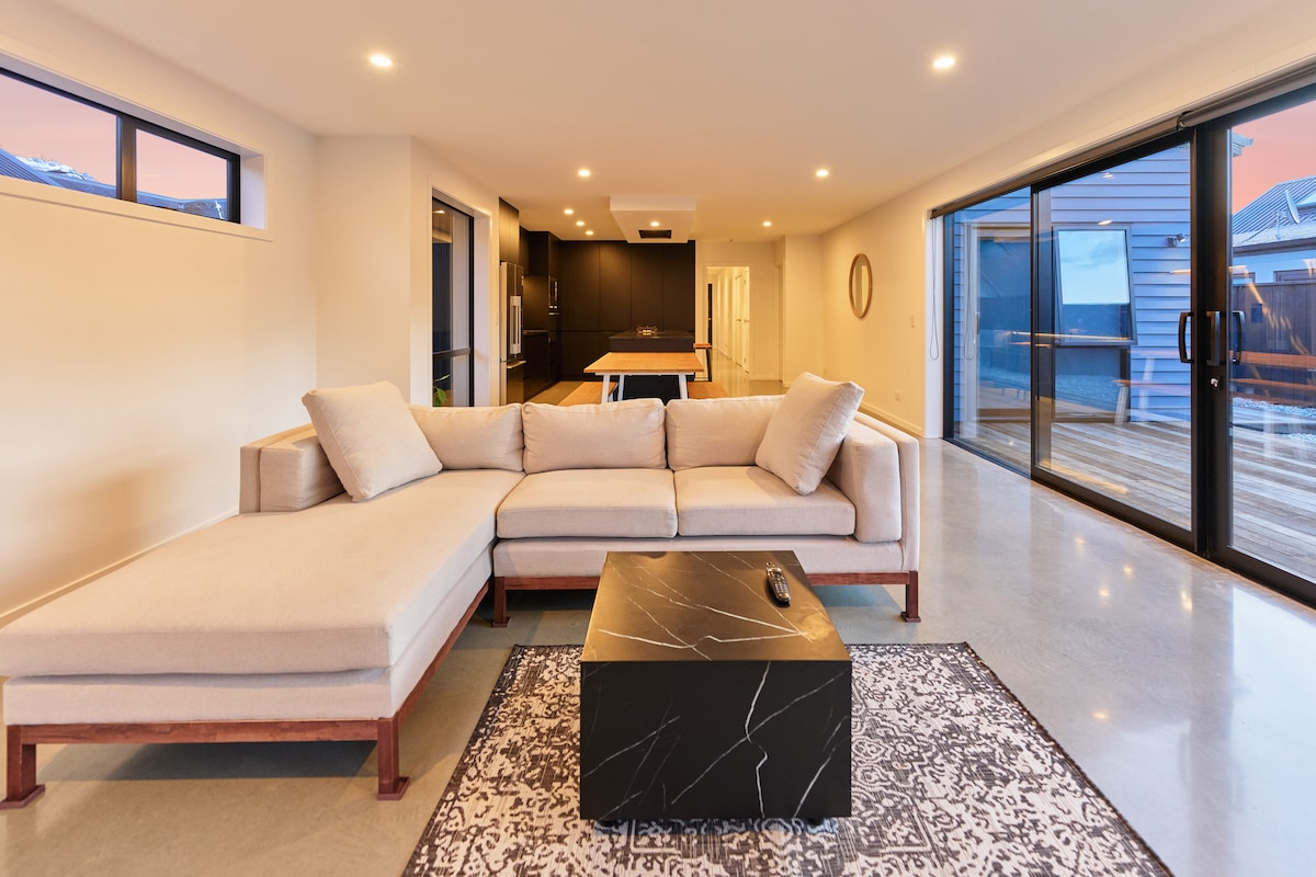 Popular Airbnb listing: Winter Stay •30 min to RemarkableSki •500mbps WIFI in Queenstown Lakes District
