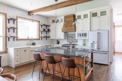 Laid-Back Luxury | Grill+Screened In Porch+Firepit