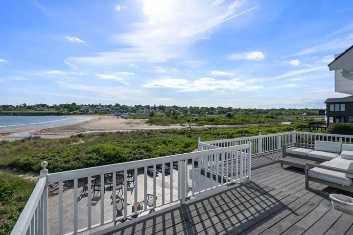 Seascape: Waterfront Beach Home gallery image 4