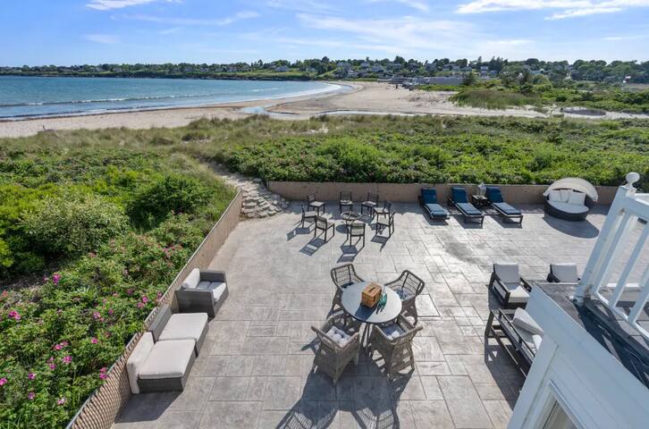 Seascape: Waterfront Beach Home gallery image 3