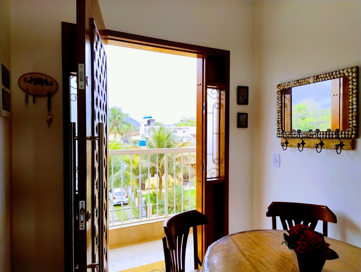 Puerta de entrada al apartamento.