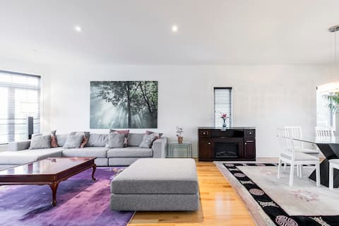 Top performing Airbnb: Spacious 4BR • King Bed • Free Parking in Québec
