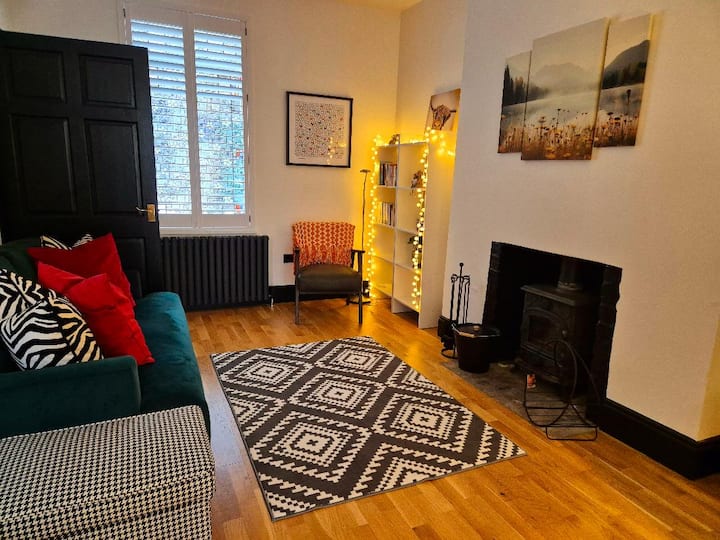 Cosy, Modernised Town-centre House - Peebles