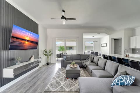 Pet-Friendly Modern Retreat Near Siesta Key