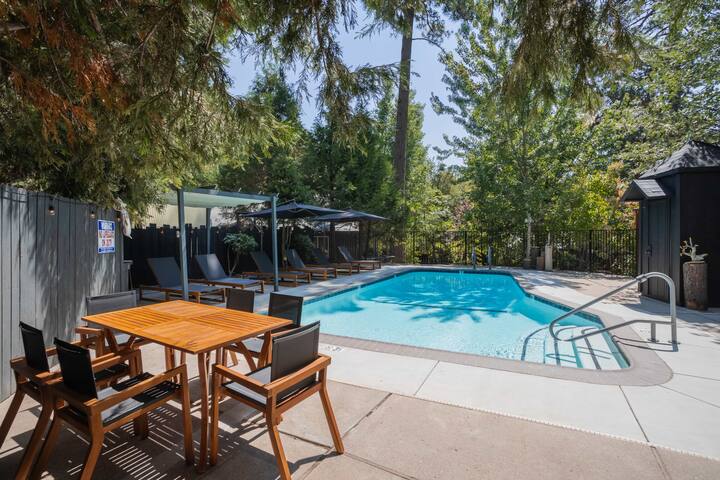 The Pinetree Hotel: Idyllwild managed Airbnb listing 1