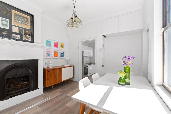 Peaceful 2 bedroom with private backyard and BBQ gallery image 2