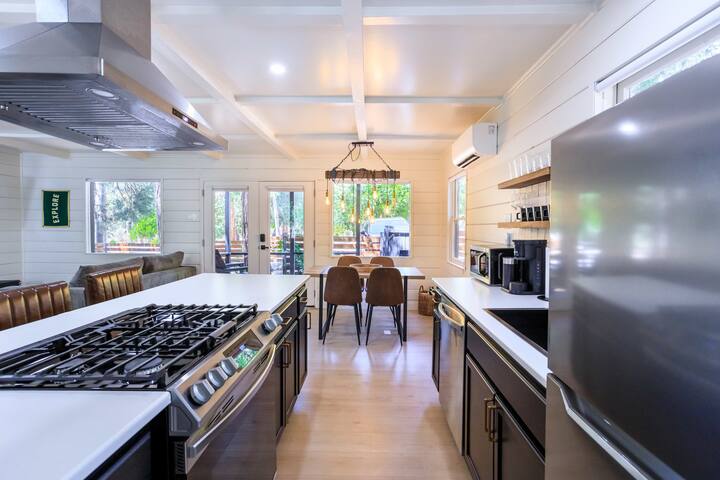 The Pinetree Hotel: Idyllwild managed Airbnb listing 3