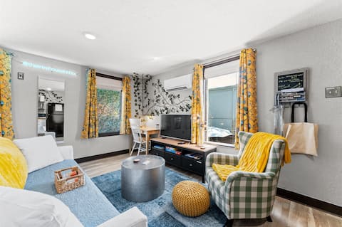 Top performing Airbnb: Fully Equipped for the Most Comfortable Stay in Neartown Montrose