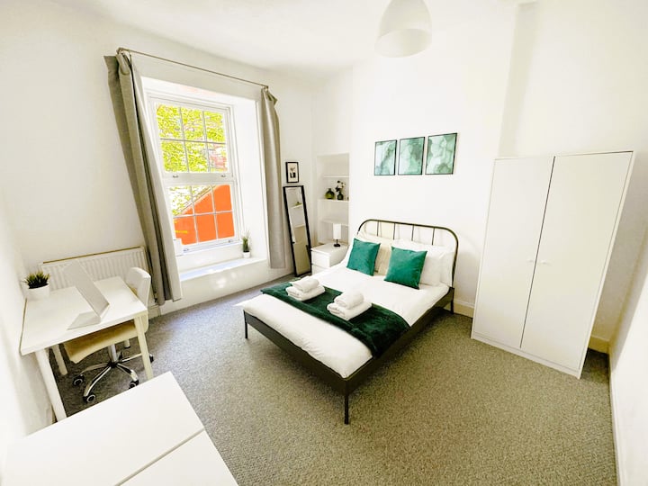 Спална соба 3 - брачен кревет (широк 125 - 149 см)