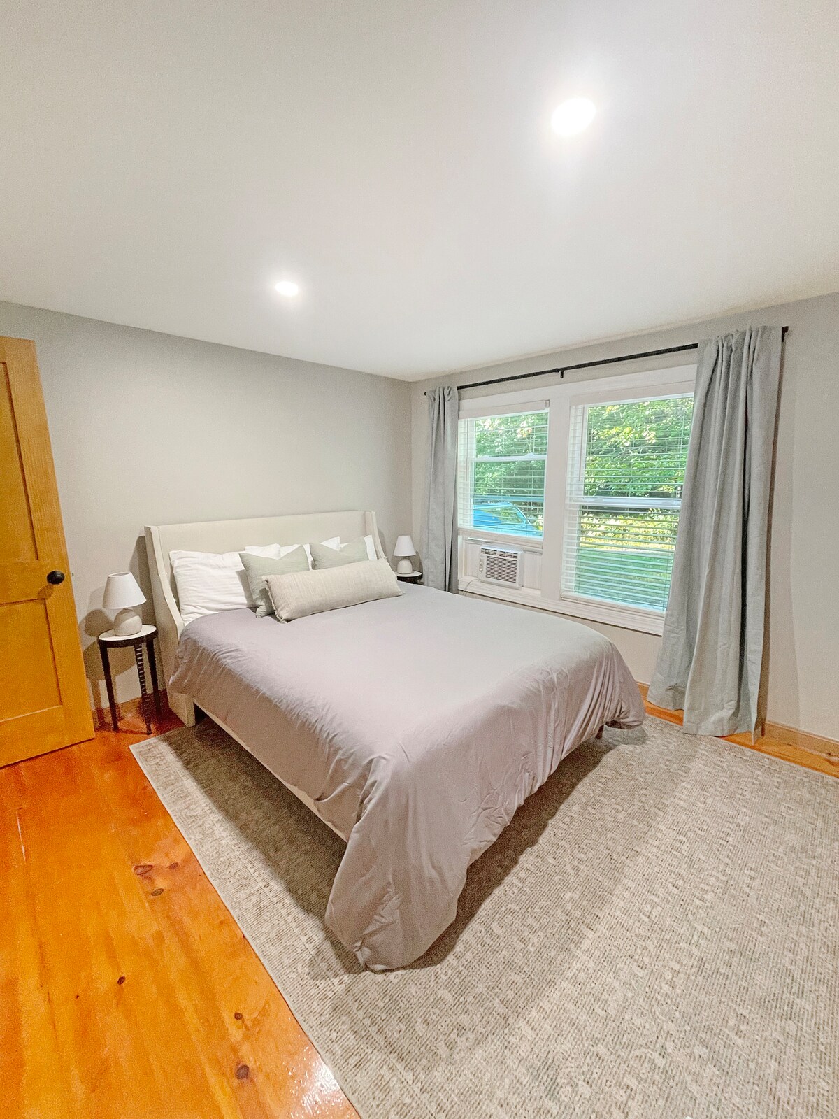 Krevat i rehatshëm dopio "queen" me banjë në suitë! 