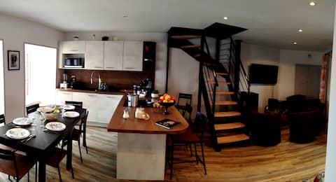 Benevolent cottage in the heart of Polignac