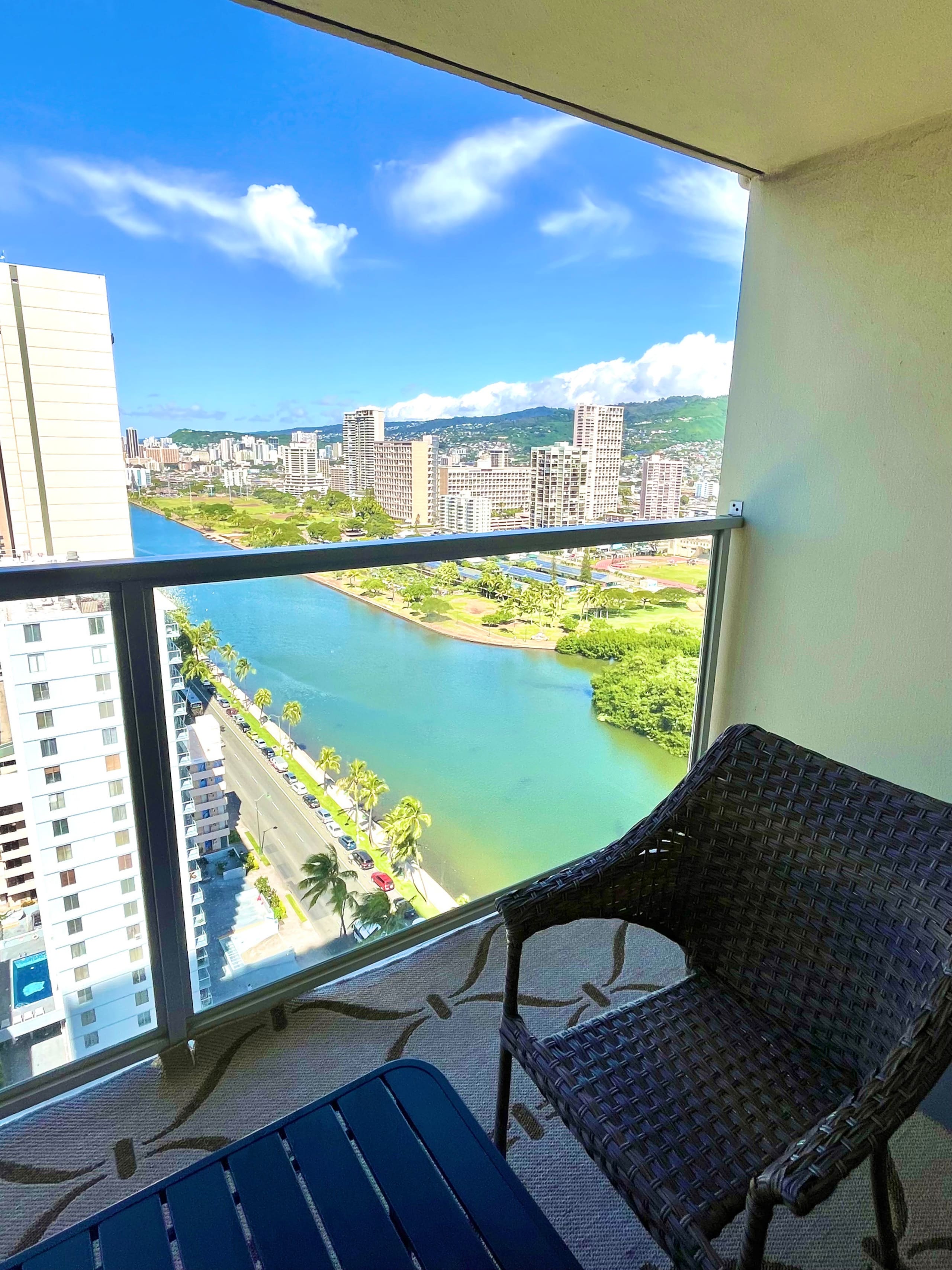 Condo in Honolulu · ★4.94 · Studio · 2 beds · 1 private bath - Image 39