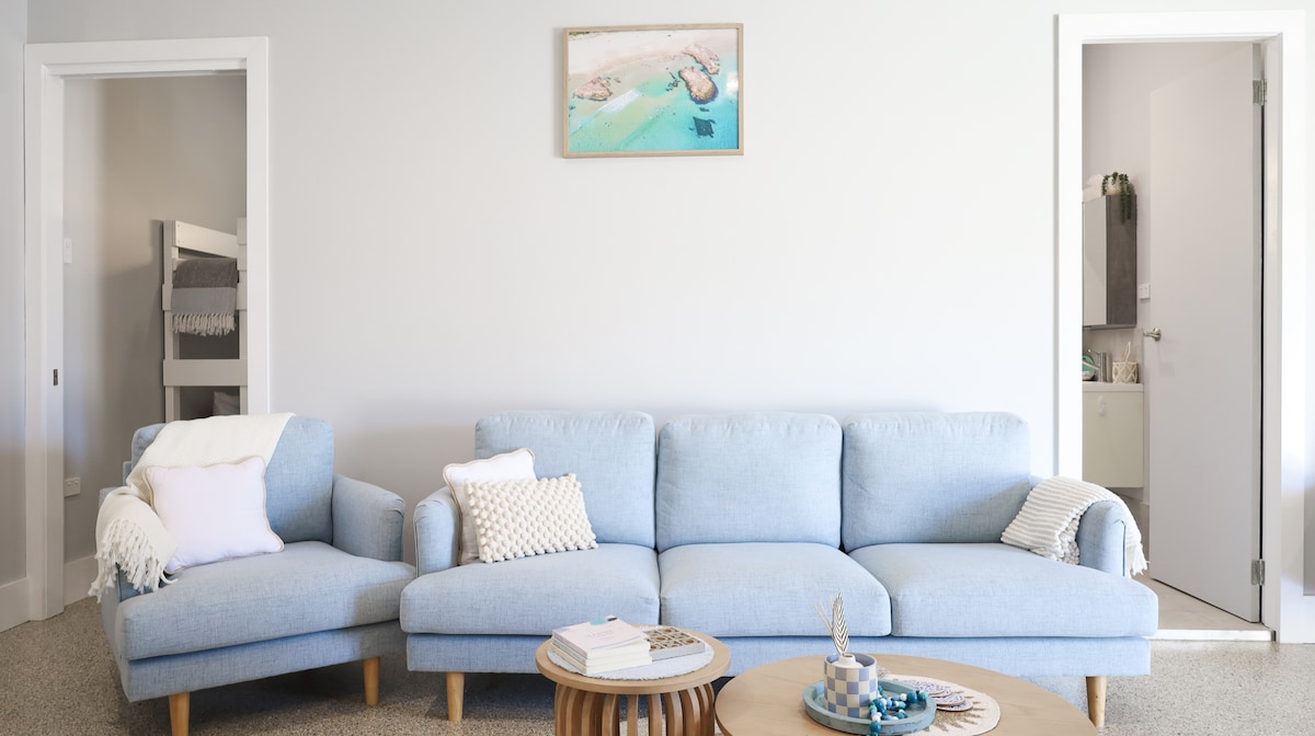 Top performing Airbnb: WALK to everything! Coastal Family Getaway in Anna Bay