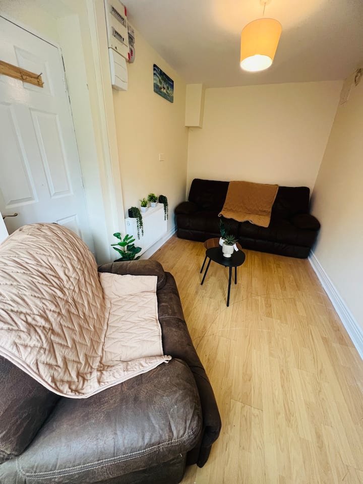 City Stays • Naas • Sleeps 6 • 4 Bd • 2.5 Bh - Naas
