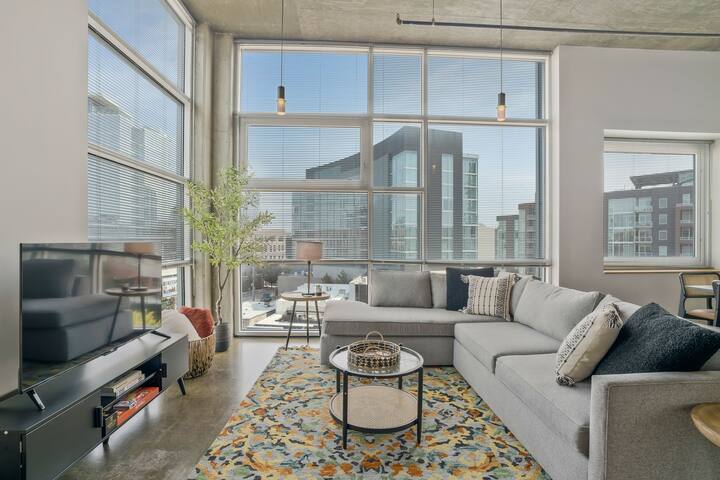 Business Ready Loft Near Downtown