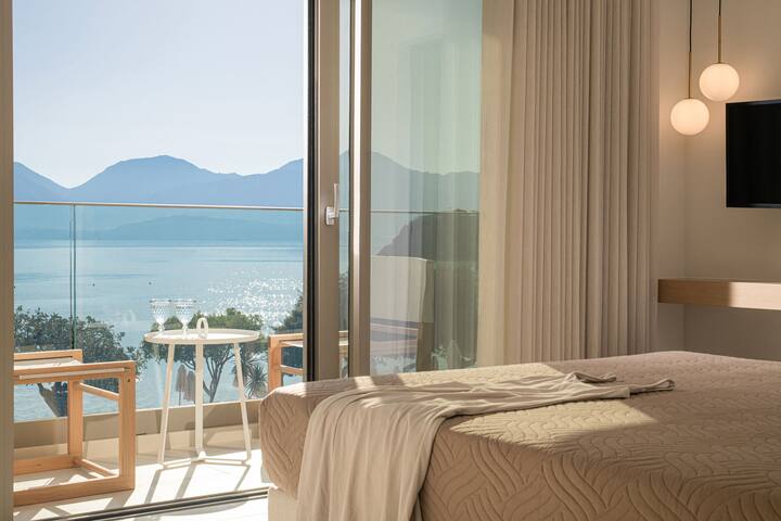 Beachfront Villa Dedicated Beach space – Breakfast gallery image 2