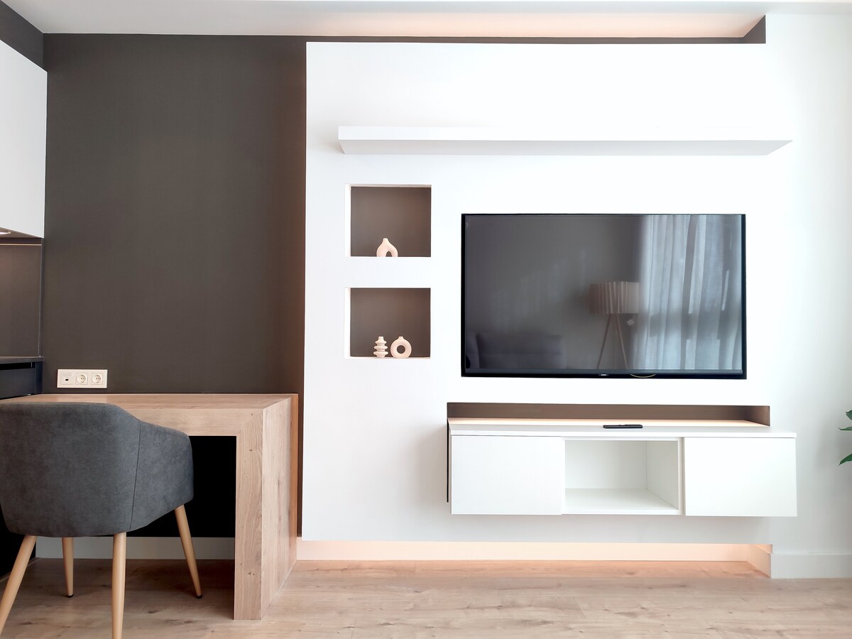 Popular Airbnb listing: Sky View: Design and relax top view (free parking) in Martiricos