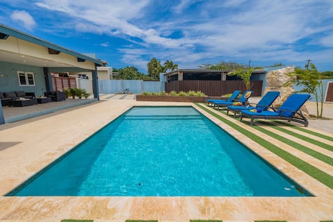 Blue Villa | Huge Backyard | PrivatePool | FirePit