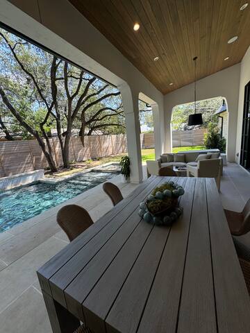 *ACL/Zilker Steps Away* New Luxe 6BDR Dream Home gallery image 5