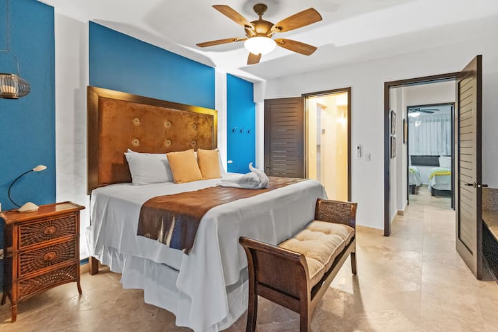 Villa King Bed Blue room Balcony Ocean view En - Suite