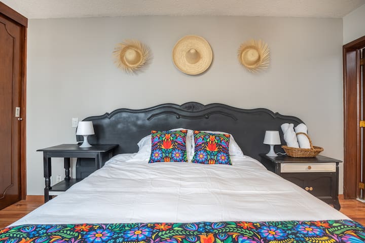 Casa Ventura: Billiard, Game Room, Gym & Parking gallery image 3