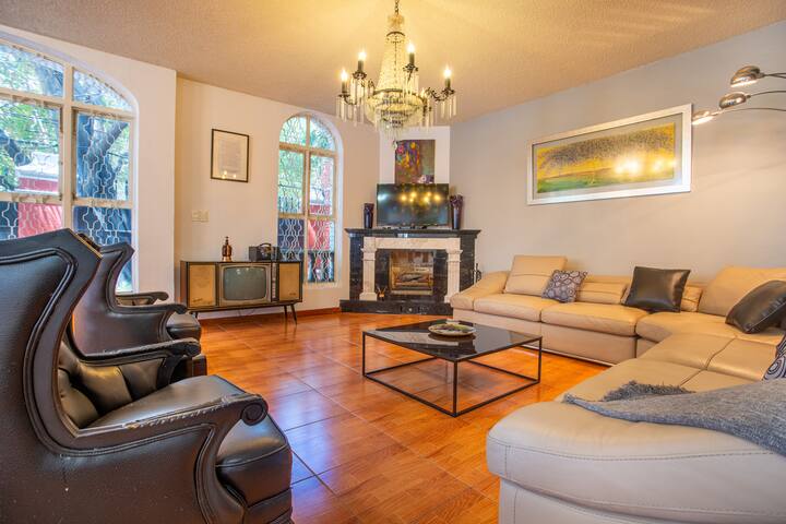 Casa Ventura: Billiard, Game Room, Gym & Parking gallery image 5