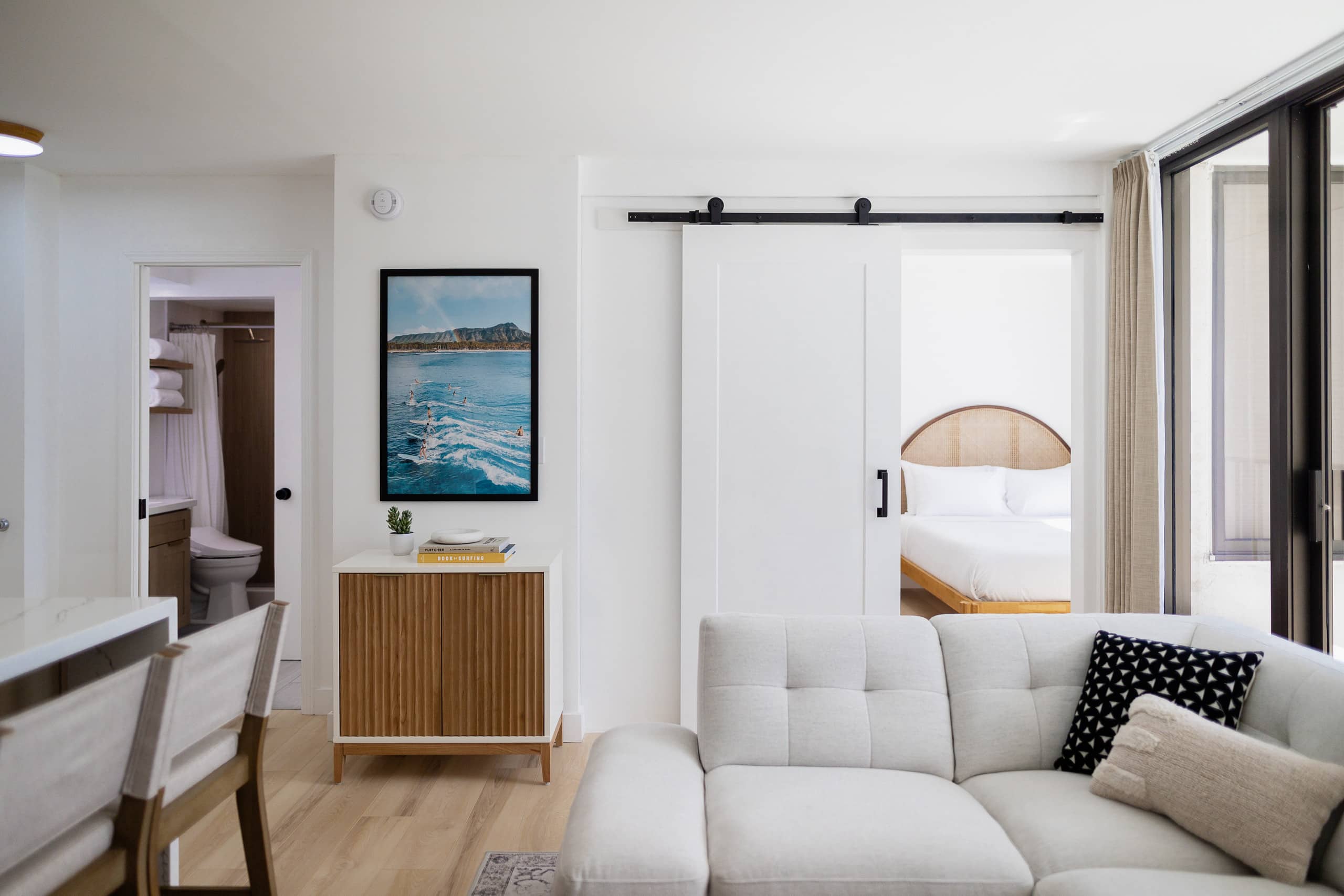 *New Modern Vacation Home w/Parking - Image 6