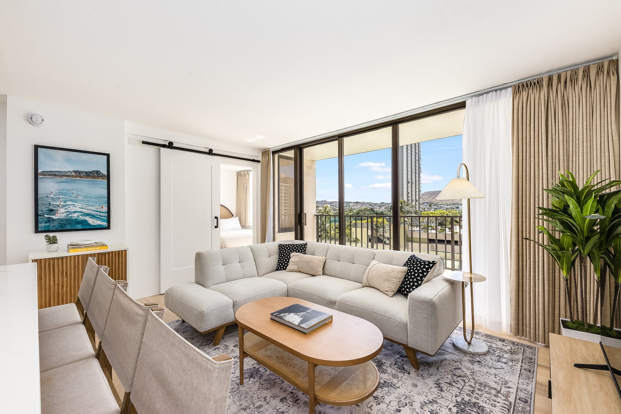 *New Modern Vacation Home w/Parking - Image 2