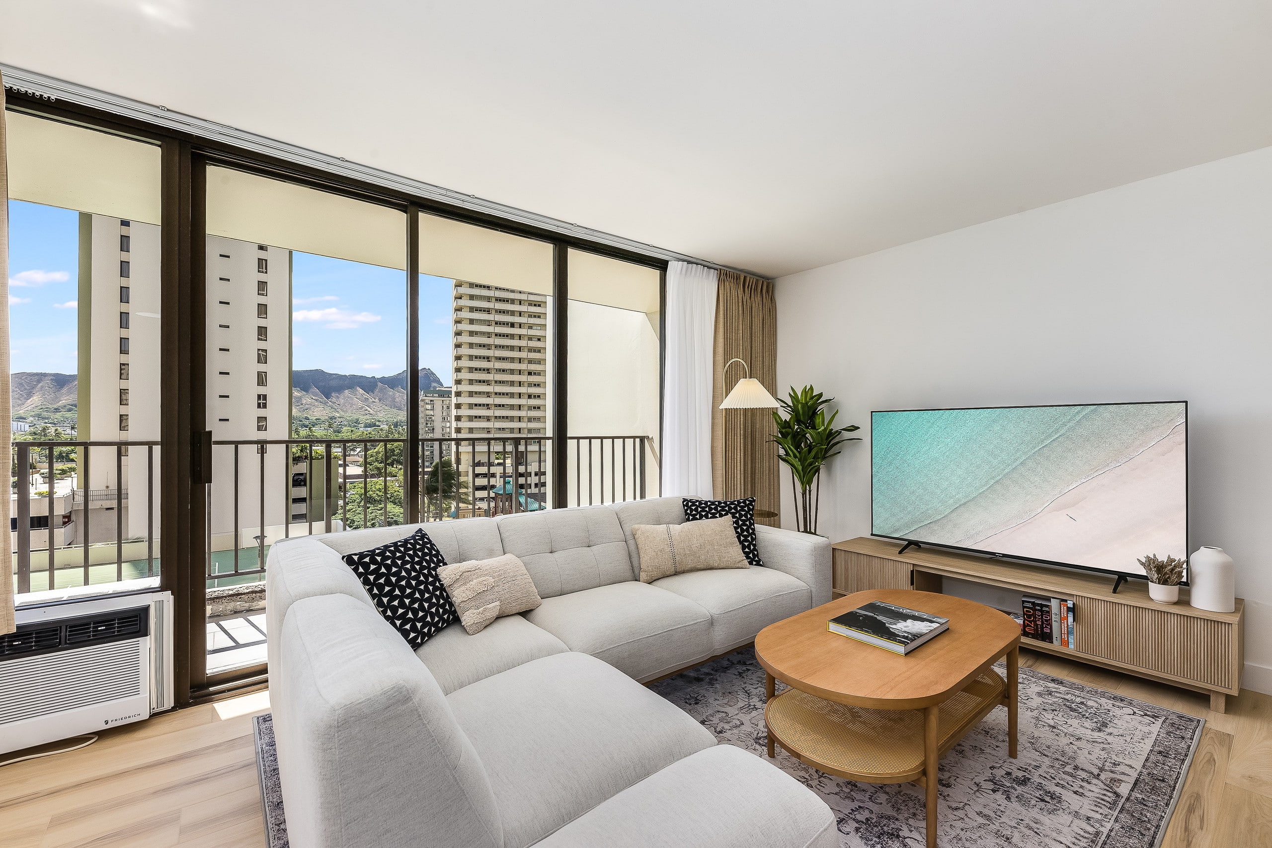 *New Modern Vacation Home w/Parking - Image 7