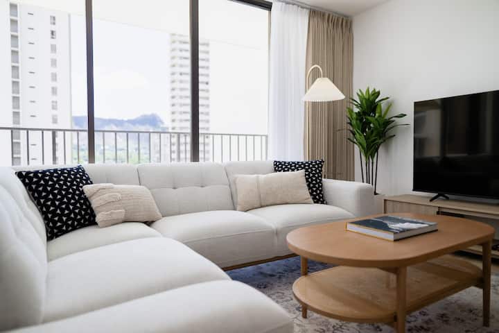 *New Modern Vacation Home W/parking - Honolulu
