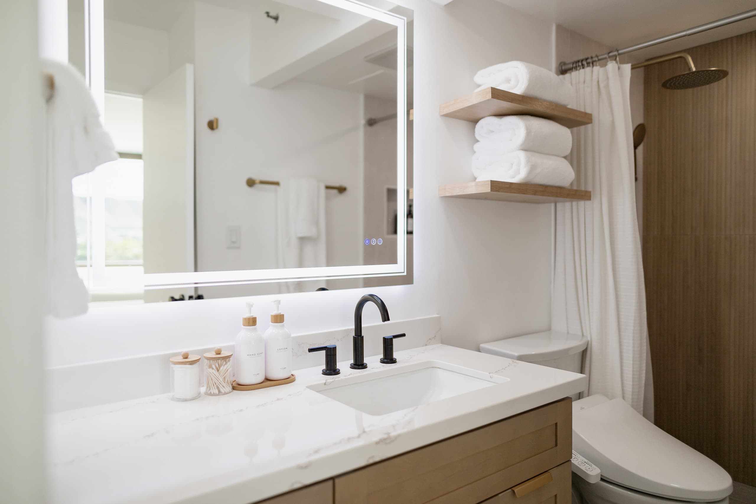 *New Modern Vacation Home w/Parking - Image 27
