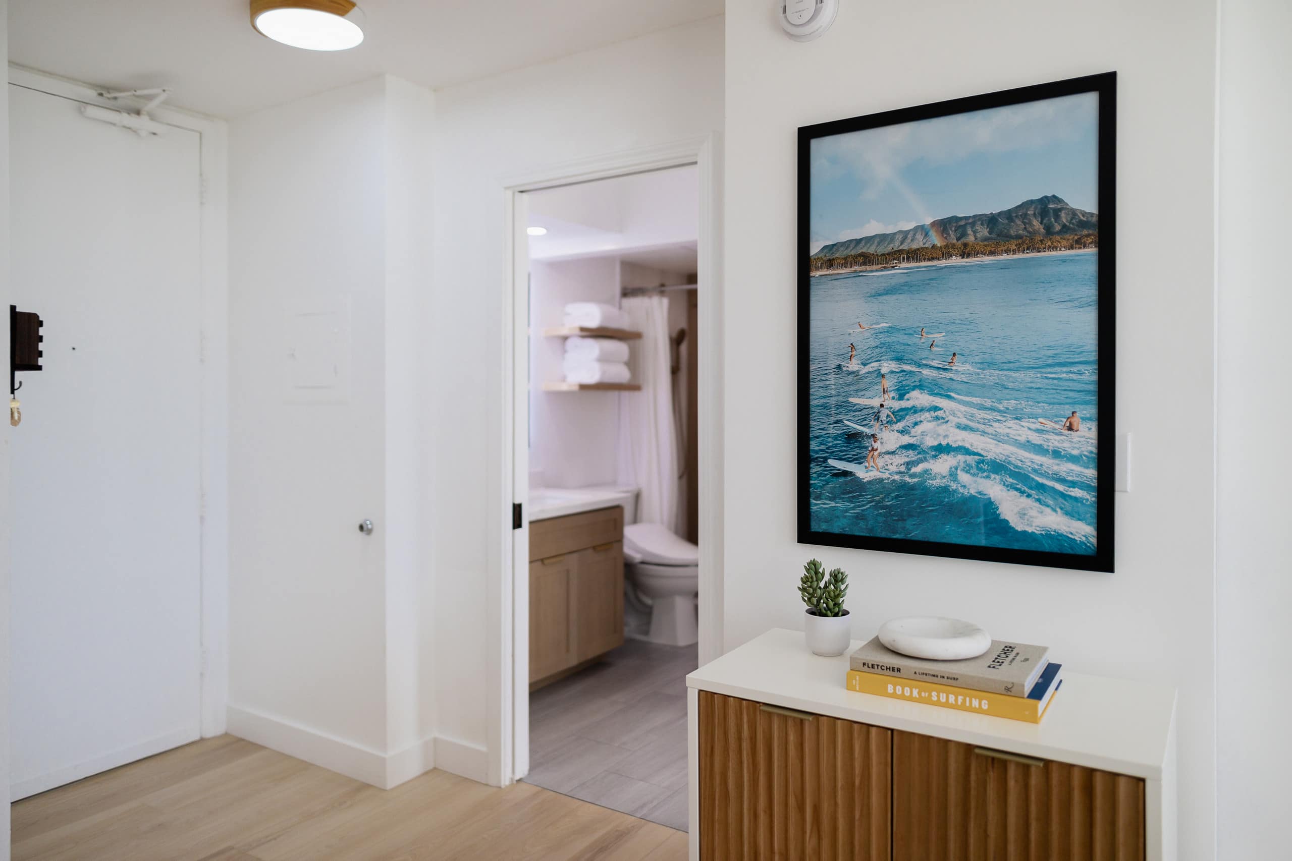 *New Modern Vacation Home w/Parking - Image 9