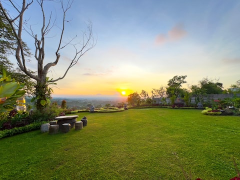 5 BR Villa with Beautiful Mountain View at Bedugul