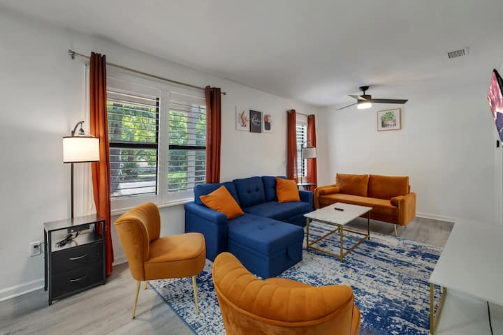 Modern Cozy Central | 4 Bedroom | Sleeps 10 | Pool - Tallahassee, FL